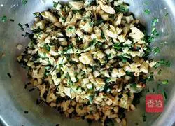 Illustration of how to make steamed stuffed buns stuffed with potatoes, eggs and chives 5