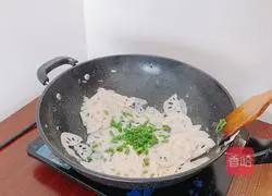 Illustration of how to make stir-fried lotus root slices 8