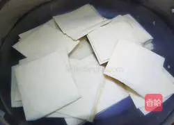 Illustration of how to make spicy thousand-layer tofu skin 3