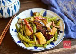 Illustration of how to make stir-fried green beans and eggplant 10