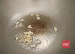 Illustration of how to stir-fry sauerkraut 4