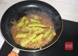 Illustration of how to braise peppers in sauce 14