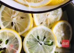 Illustration of how to make Internet celebrity lemon chicken feet 7 