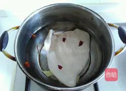 Cucumber mixed with pig ears Practice illustration 2