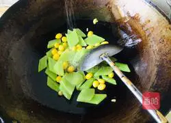 Illustration of how to stir-fry ginkgo with lettuce 7