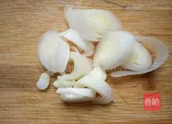 Illustration of making sweet and sour lotus root strips 4