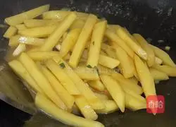 Illustration of how to make sauce-flavored potatoes 7