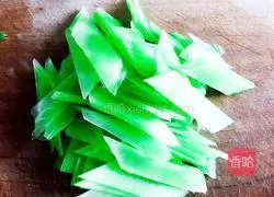 Illustration of how to make fried bamboo shoots with double peppers 2