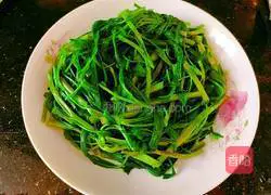 Illustration of how to make peanuts mixed with water spinach 6