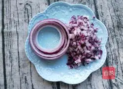 Illustration of how to make onion and potato pancakes 7