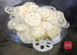 Illustration of how to make lotus root slices 4