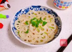 Illustration of how to make cold lotus root slices 9