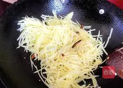 Illustration of how to make spicy and sour potato shreds 6