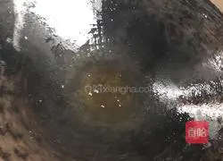 Coir raincoat meatballs - illustrations of how to make family reunion and happiness 13