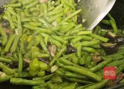 Illustration of how to make fried cowpeas with mushrooms 19