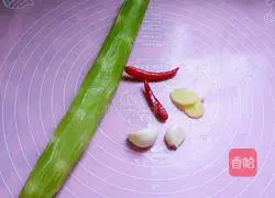 Illustration of how to make cold shredded lettuce 1