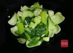 Illustration of how to fry Shanghai Qing 7