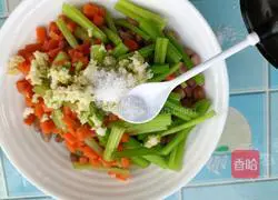 How to stir-fry peanuts Illustration 16