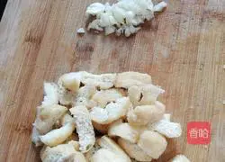 Illustration of how to make hand-shredded cabbage and fried tofu 3