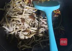 Illustration of how to make spicy tea tree mushroom 7