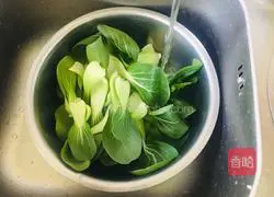 Illustration of how to make fried rapeseed with oil 1