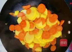 Carrots stewed with potato slices Practice illustration 7