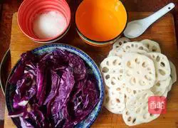 Illustration of how to make sweet and sour rouge lotus root 1