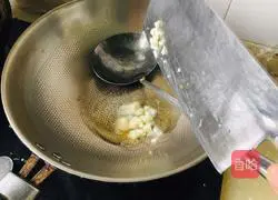 Illustration of how to make stir-fried radish leaves 6