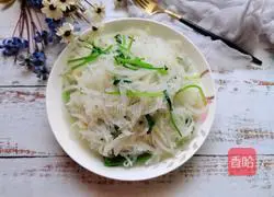 Illustration of how to make shredded coriander and radish 13