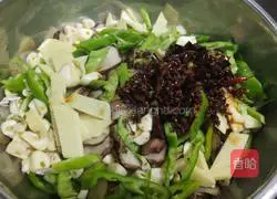 Sour Illustration of how to make spicy Jerusalem artichoke pickles 8