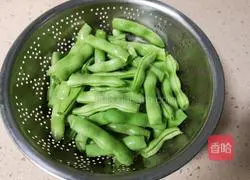 Illustration of how to cook green beans with potatoes 3