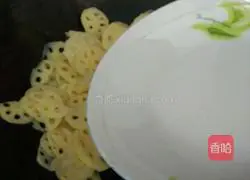 Illustration of how to make stir-fried lotus root slices 4