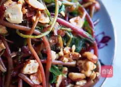 Illustration of how to make healthy peanuts mixed with purslane 10