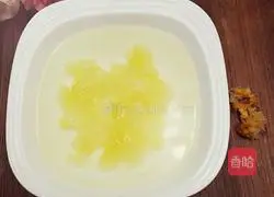 Illustration of how to make Tremella and Snow Pear Soup 3