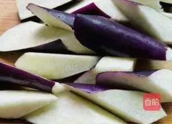 Illustration of how to braise eggplant in rice soup 1