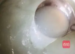 Illustration of how to make celery syrup 2