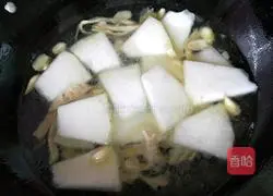 Lily, green bamboo shoots and winter melon soup recipe 4