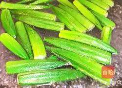 Illustration of how to make garlic steamed okra 2