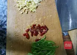 Illustration of how to make spicy tea tree mushroom 4