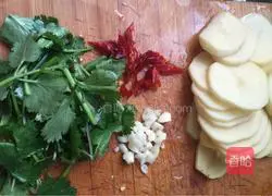 Illustration of how to make spicy potato chips 1