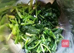 Illustration of how to make cold spinach and peanuts 4