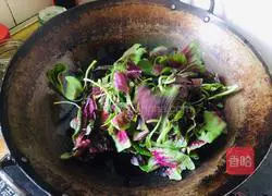 Illustration of how to make stir-fried red amaranth 3