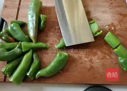 Illustration of how to make tiger skin pepper 3