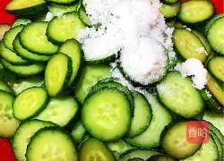 Illustration of how to make crispy cucumber 2