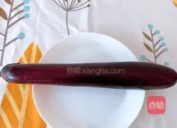 Illustration of how to tear eggplant by hand 1