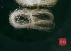 Illustration of how to make spicy cabbage vermicelli 1