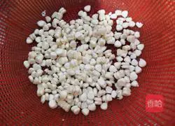 Illustration of how to make toothpick corn skewers 3