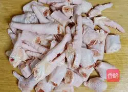 Illustration of how to make cold chicken feet 1