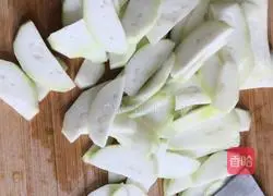 Illustration of how to stir-fry green peppers in gourds 2