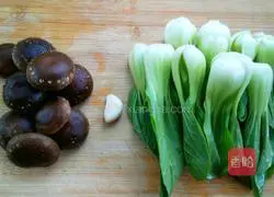 Illustration of how to make braised rapeseed with mushrooms 1